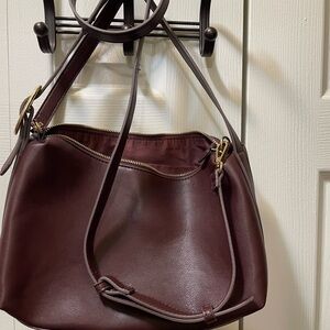 Shoulder or crossbody handbag